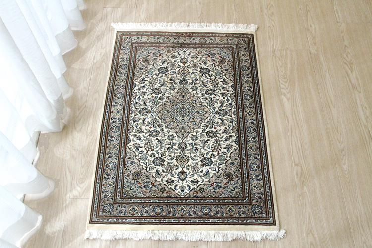 ペルシャ絨毯  クム産　シルク手織り  61×87cm　＃19085
